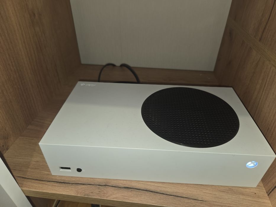 Xbox series s 512 в гарному стані