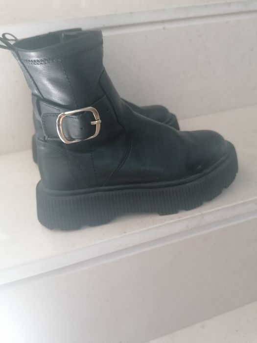 Bota de cor preto