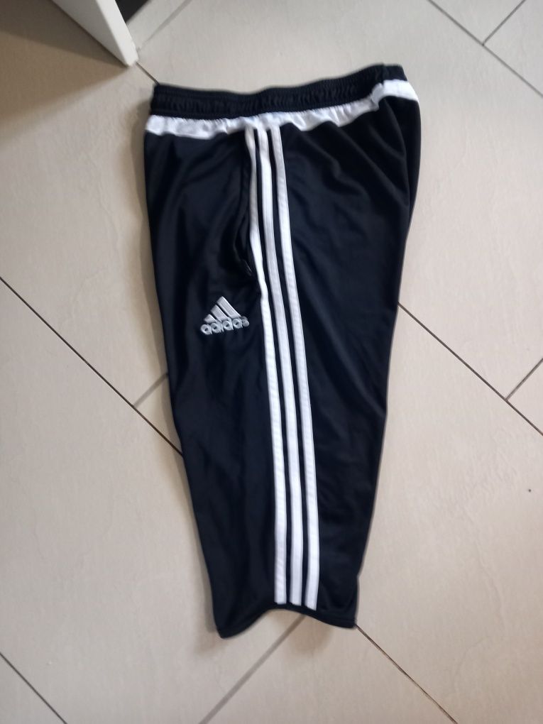 Adidas tiro spodenki S