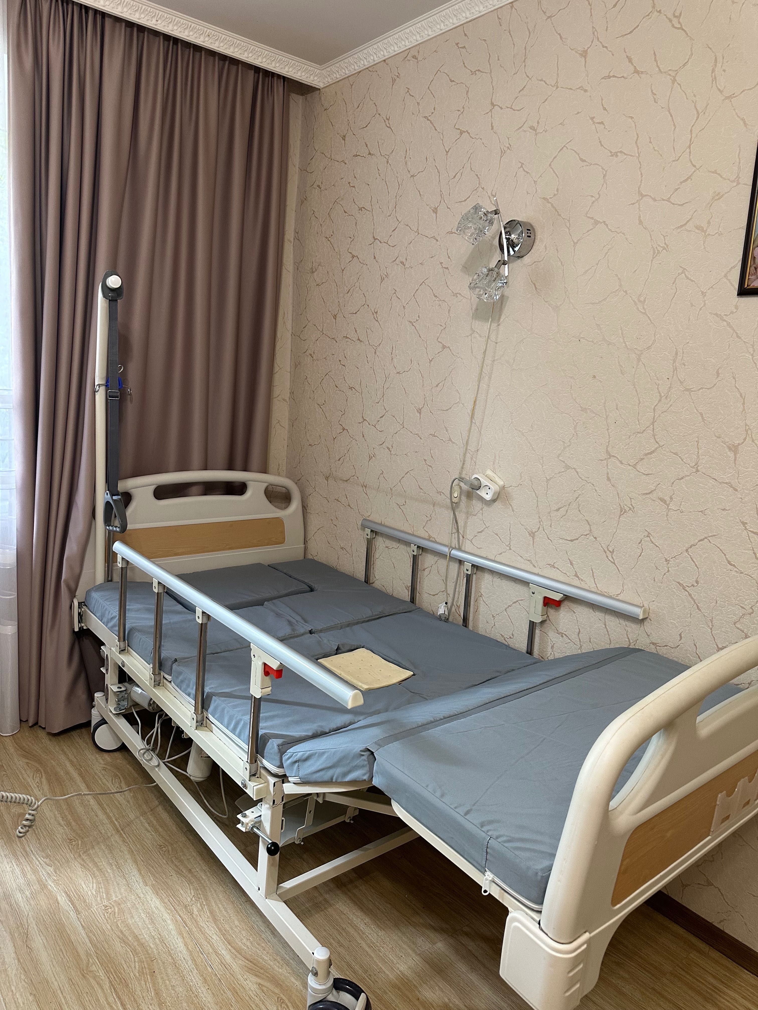 Медичне ліжко для тяжкохворих
