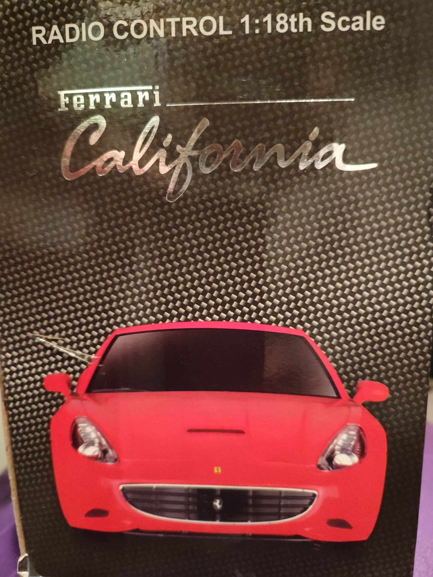 Ferrari vermelho, idade 8+, novo