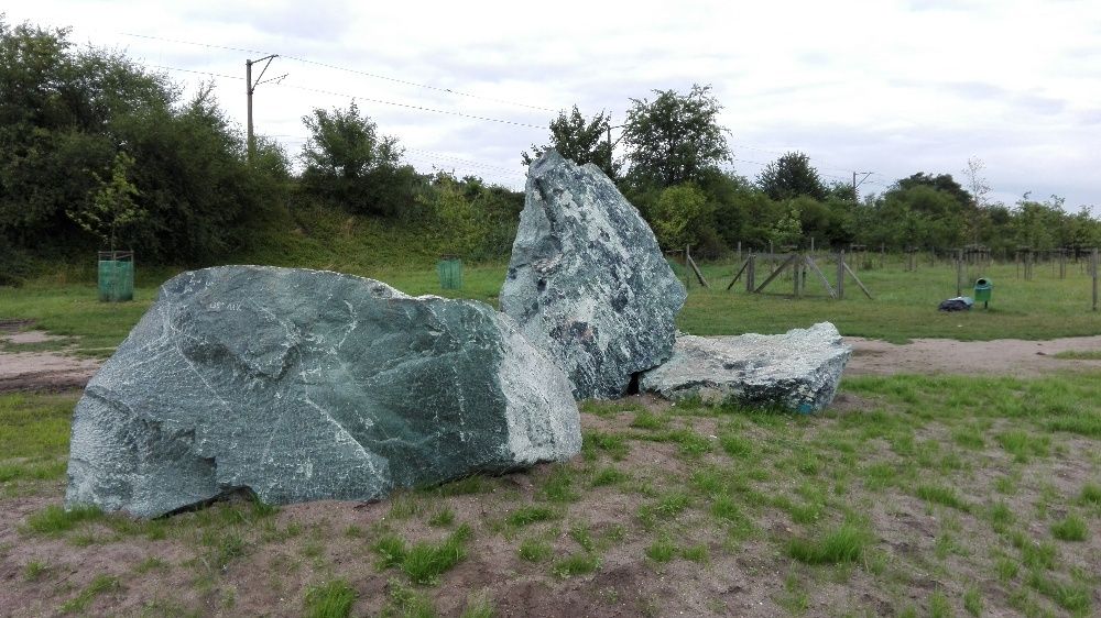 Głazy serpentynitowe. Kamień zielony do ogrodu. Wrocław