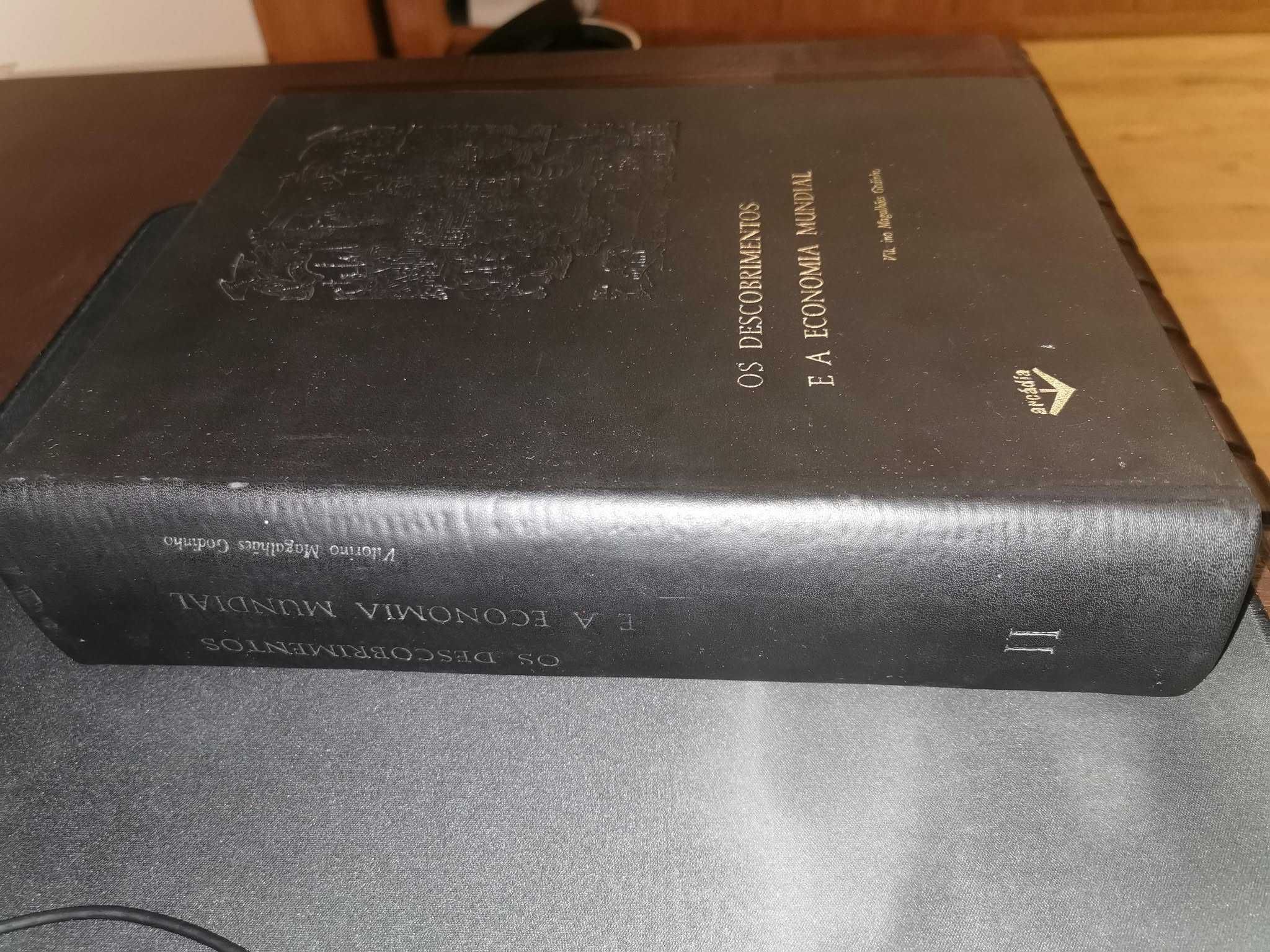 Os Descobrimentos e a Economia Mundial - volume II