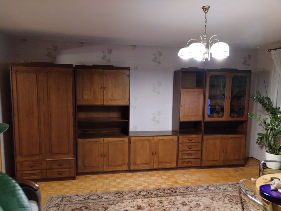 Zestaw mebli w dobrym stanie do oddania za symboliczne 100 złotych