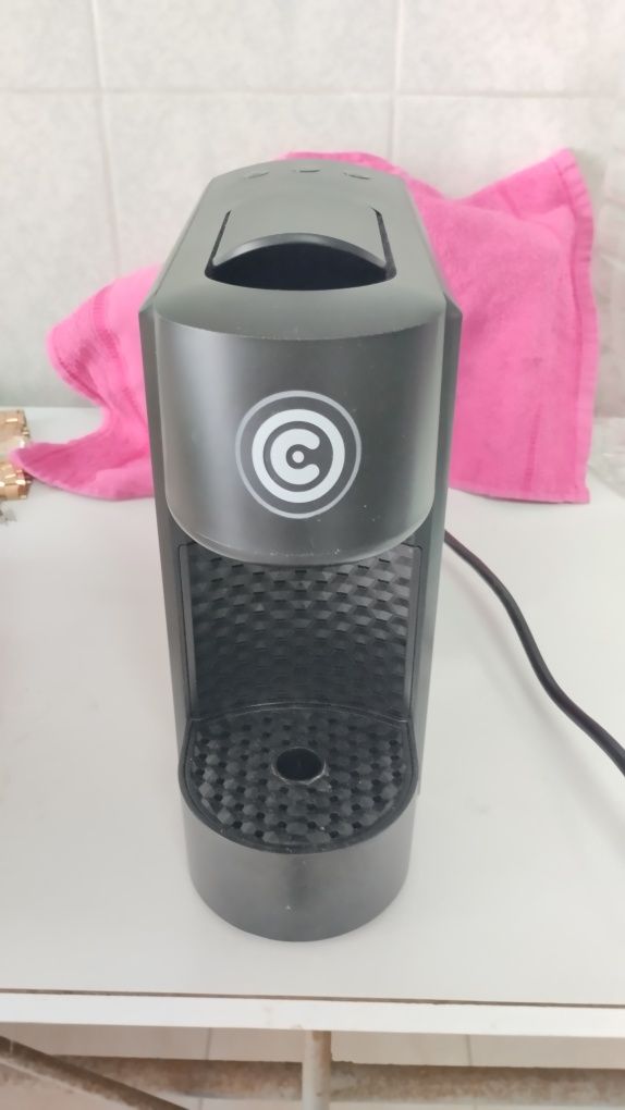 Vende-se , máquina de café continente 10€,, máquina de misto quente15€
