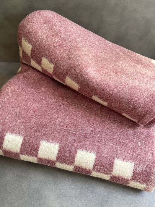 Ковдра тепла і тоненька 140*196