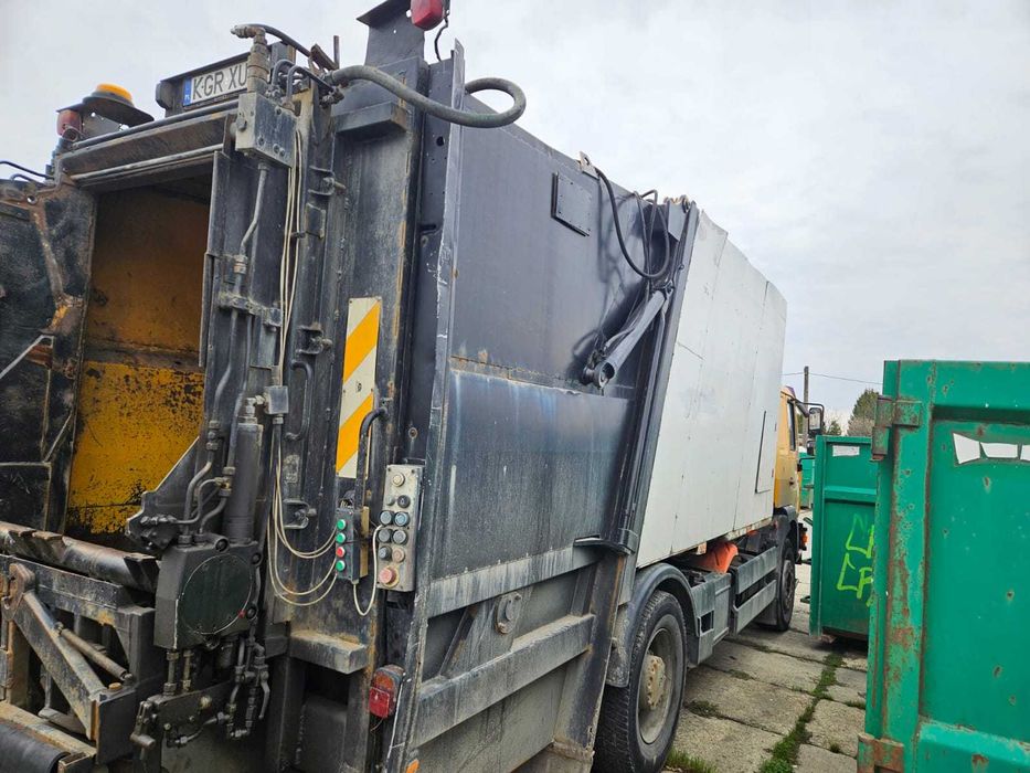 MAN LE220 B Śmieciarka rok. prod. 2002