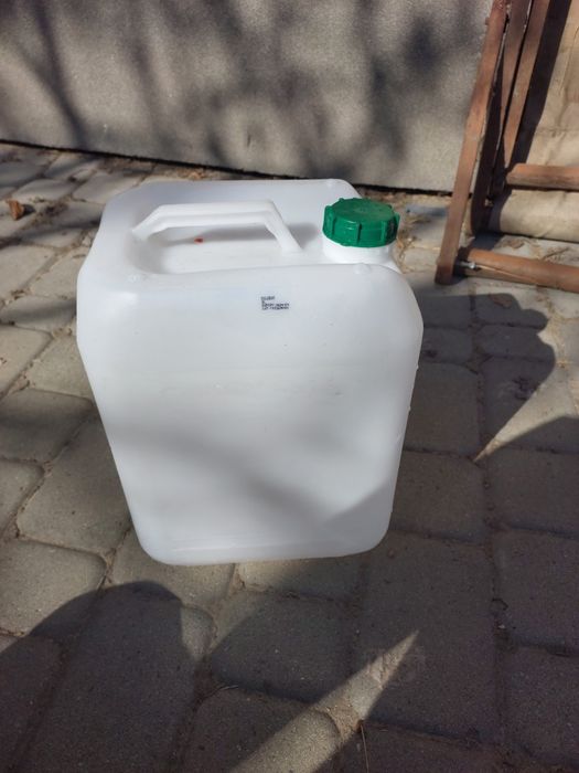 Kanistry 9 litrów