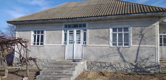 Продається кам'яний будинок в селі Романківці.