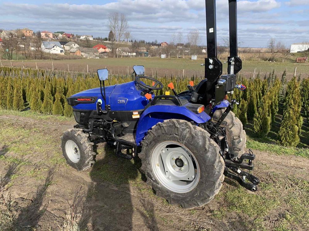 Мінітрактор Kubota FARMTRAC 35