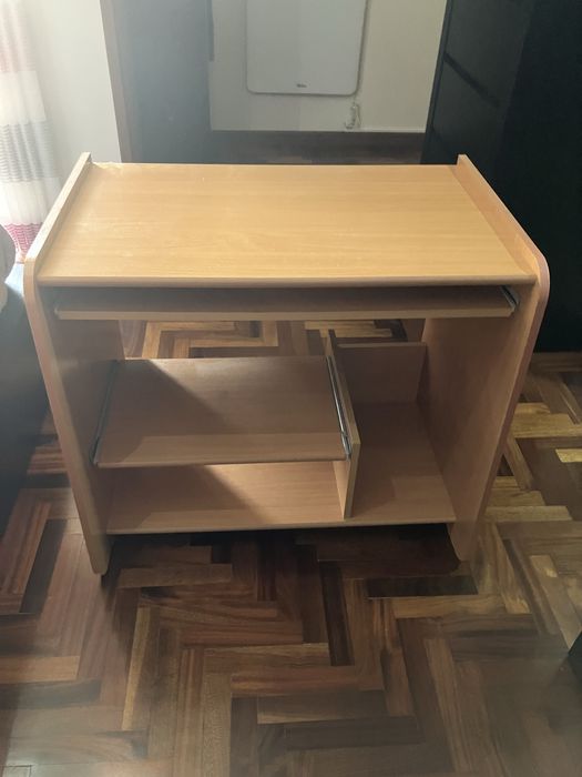 Escrivaninha / secretaria de computador