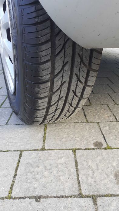 Opel Corsa D benzyna.  Klimatyzacja,  2 komplety opon w bdb stanie