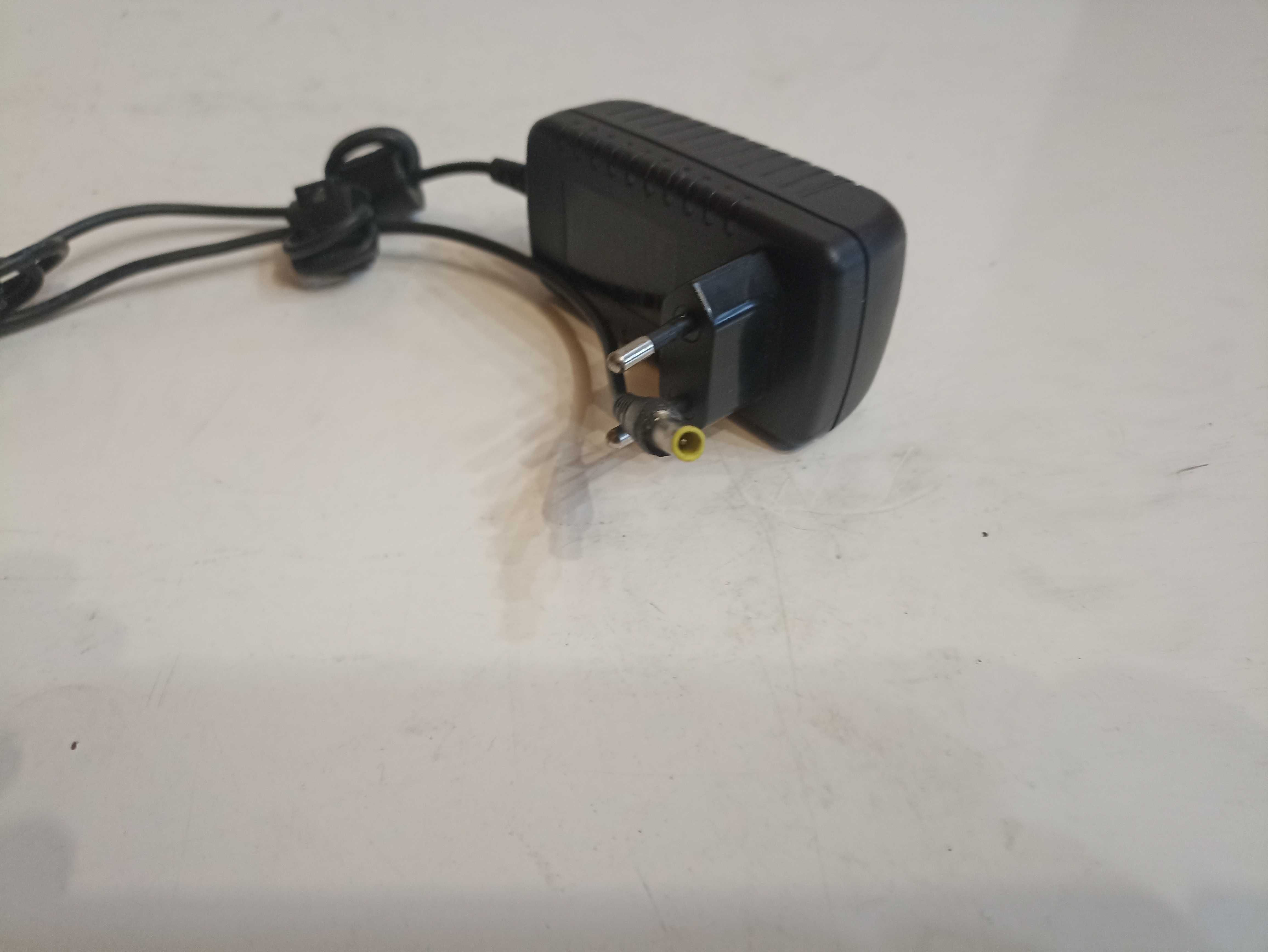 ZASILACZ DO Keybordu  Yamaha  modele  PSR, YPT, EZ