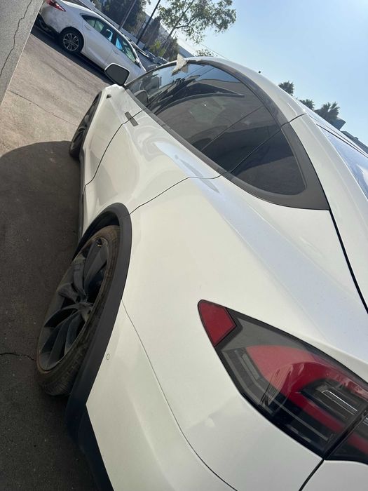 Tesla Model X 20-й рік long ranger