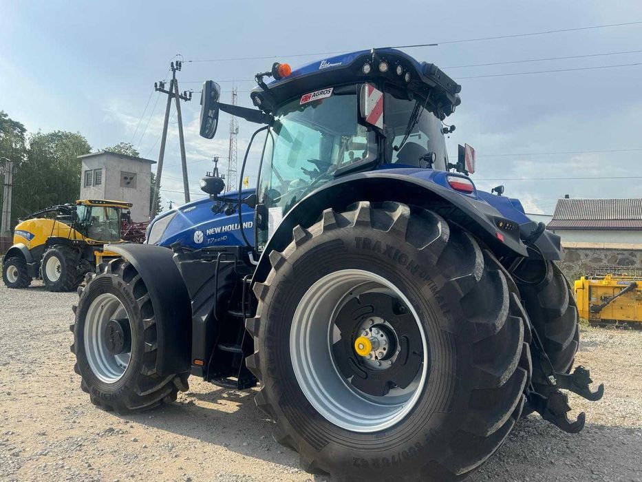Wynajem ciągników rolniczych New Holland z osprzętem