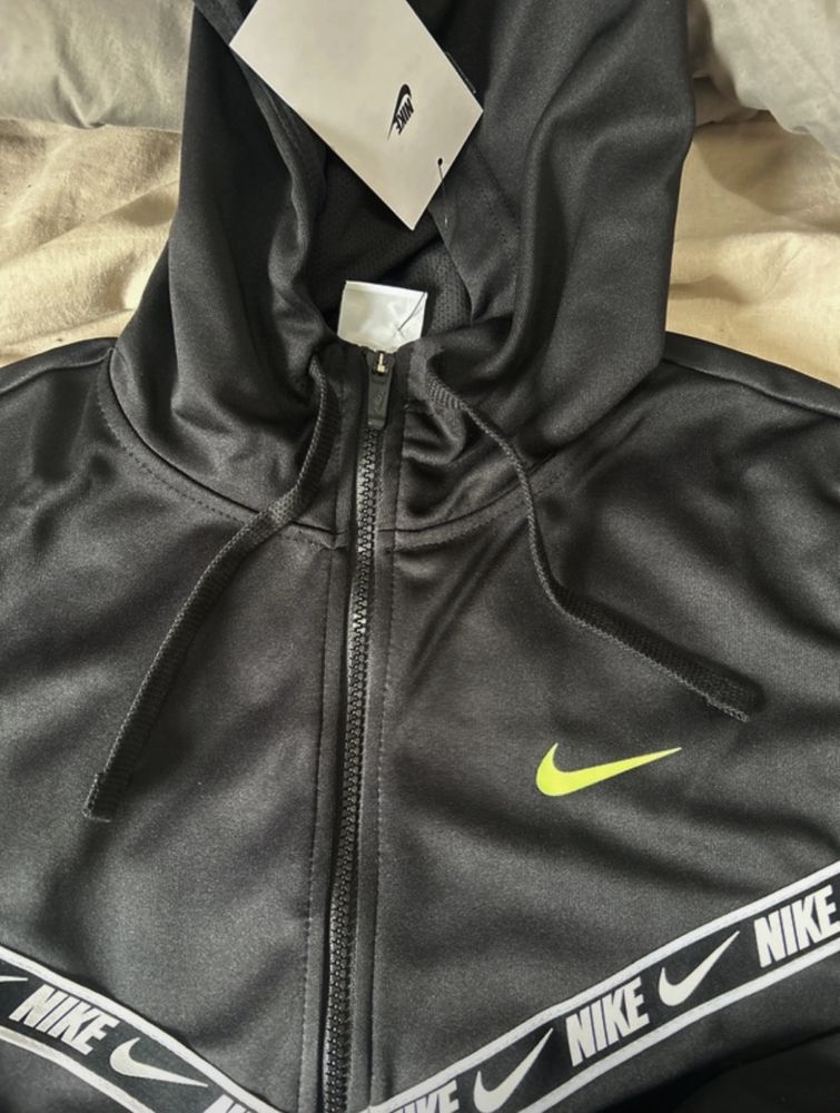 Casaco nike S nova com etiqueta