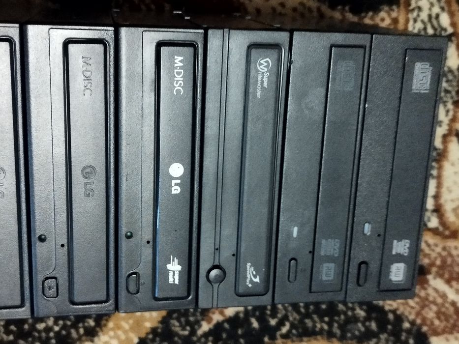 Zestaw napędów DVD