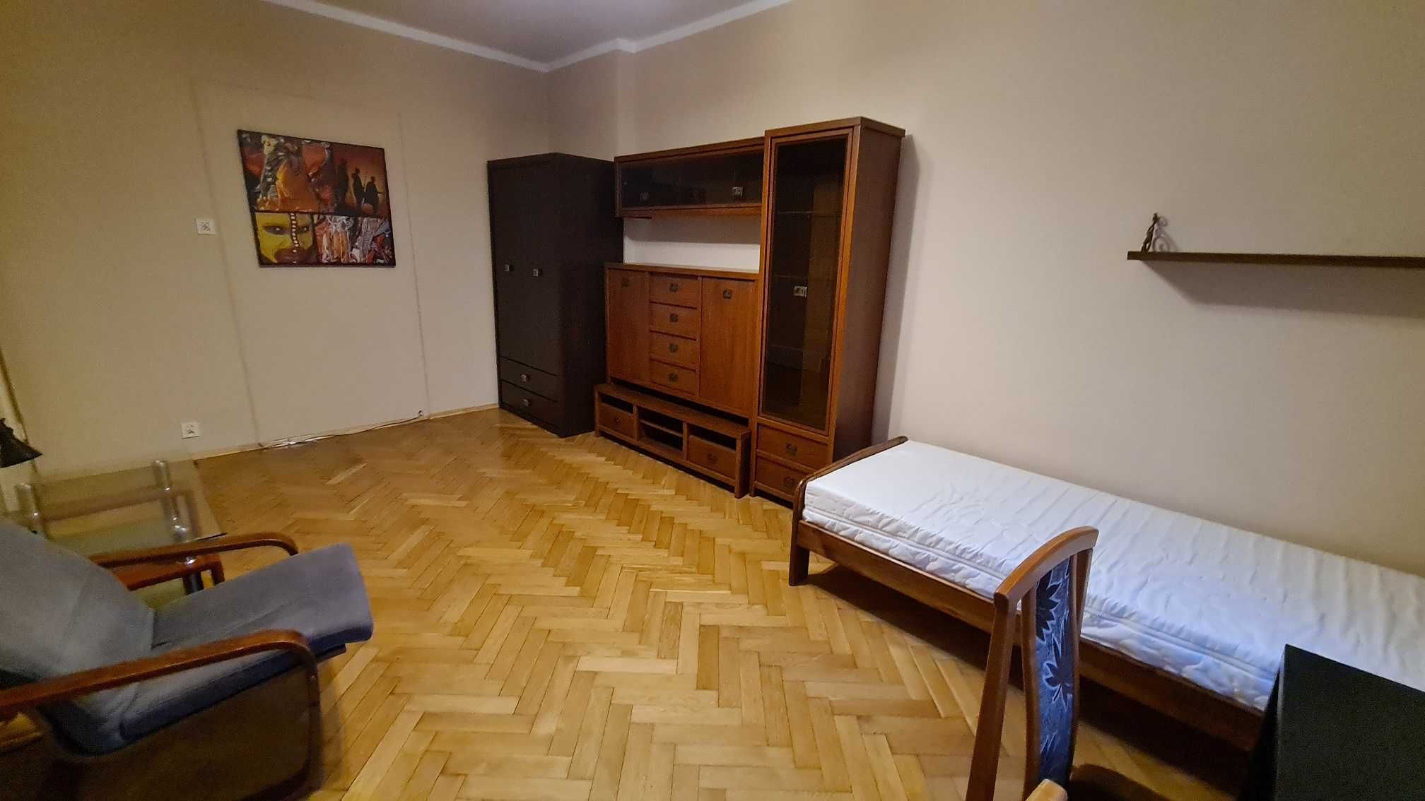 1-osobowy Jeżyce, przy Rondzie Kaponiera/Bałtyk-blisko PKP, UMP i UAM