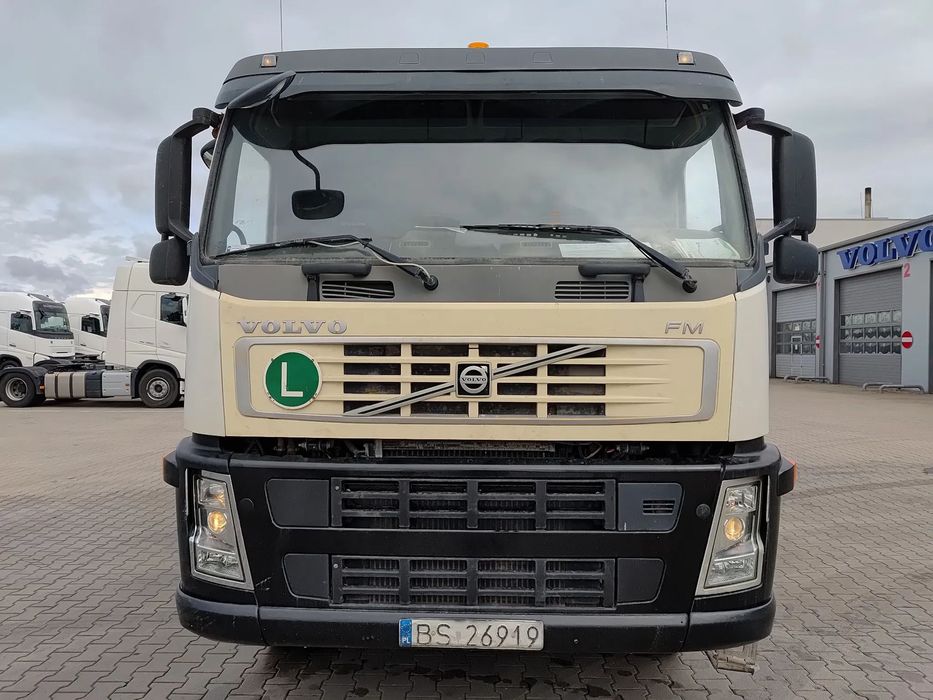 Volvo FM 8X4  Volvo FM 8x4 2007 rok czteroosiowa 400 koni z wywrotą Elbo
