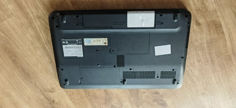 TOSHIBA Satélite 775 L12V