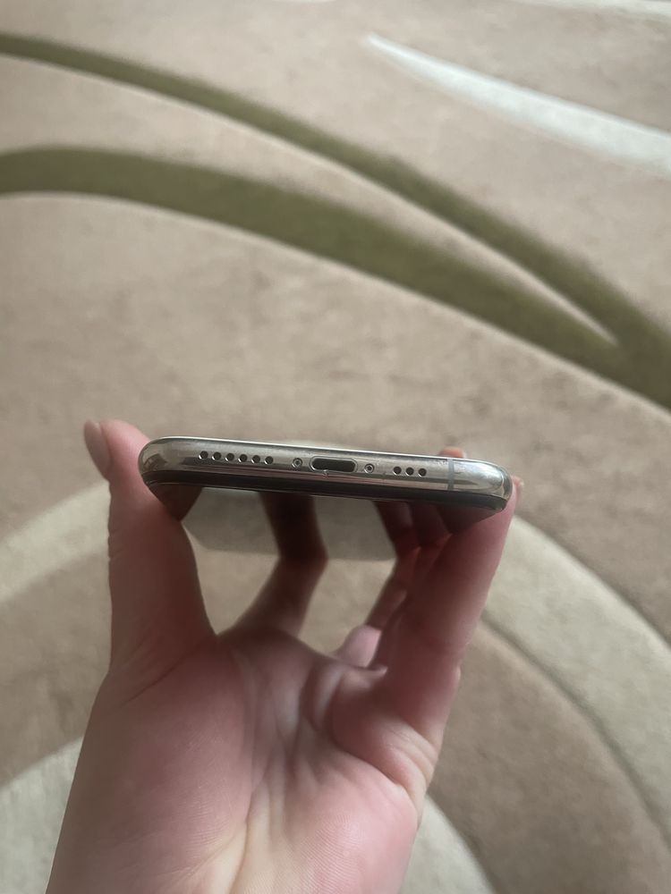 Продам Iphone XS 64 Gb