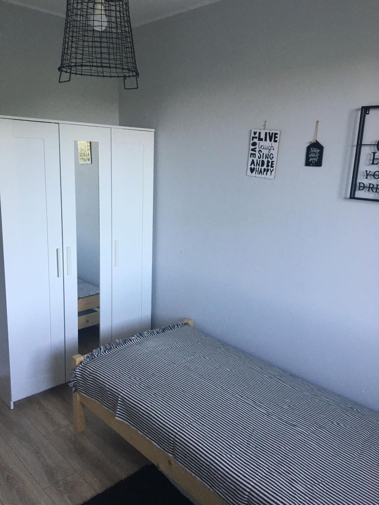 Pokój w mieszkaniu trzypokojowym