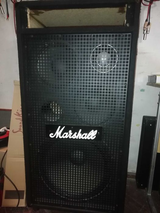 , мощная колонка для клавишных или бас гитары.