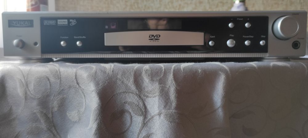 Vendo Televisão, Leitor DVD, Leitor cassetes e colunas