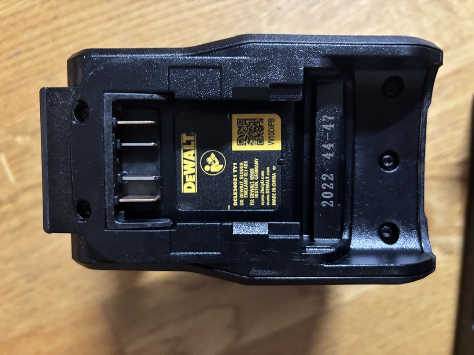 Лінійний лазерний рівень DeWALT DCLE34021N