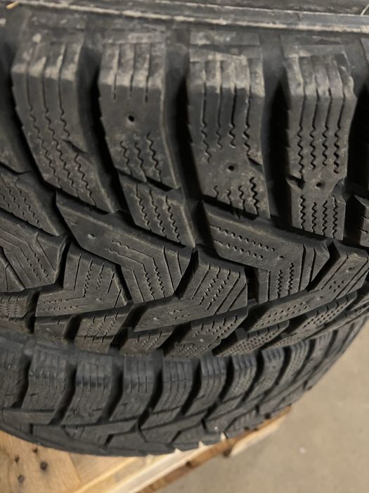 Продам шини 235/60r18