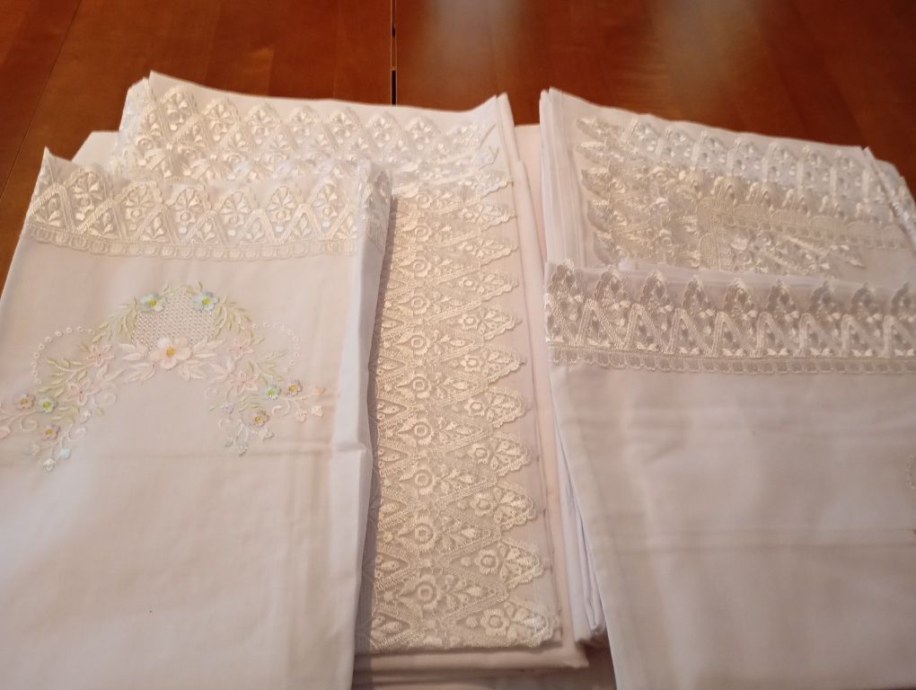Lençóis para cama de casal brancos e bordados