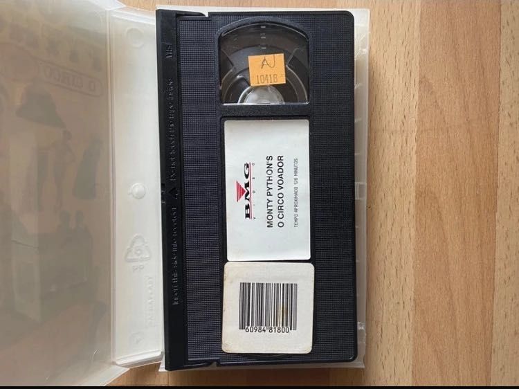 VHS Easy rider e Monty Python