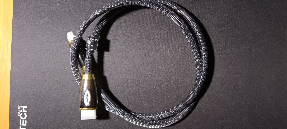 HDMI кабелі довжиною 1 м.