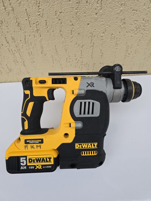 Перфоратор Dewalt DCH273