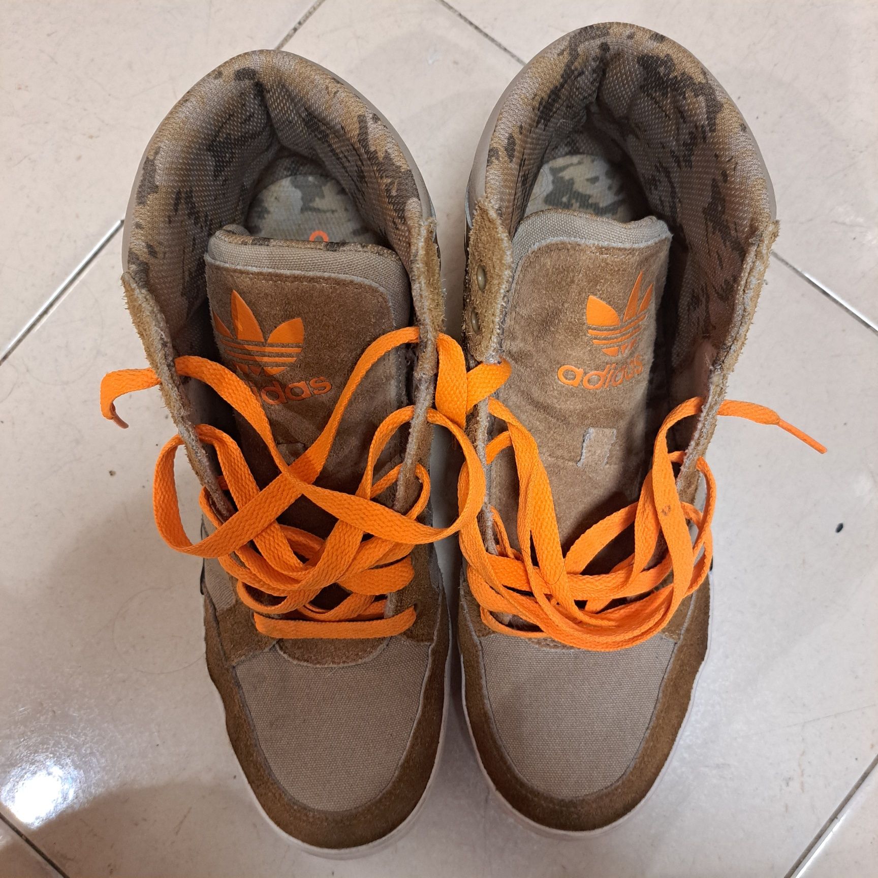 Ténis adidas (bota)