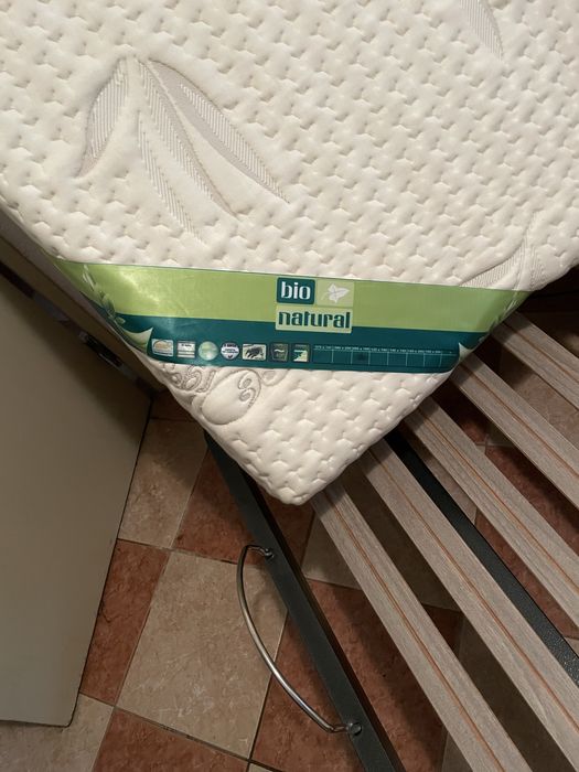 Cama articulada com comando e colchao