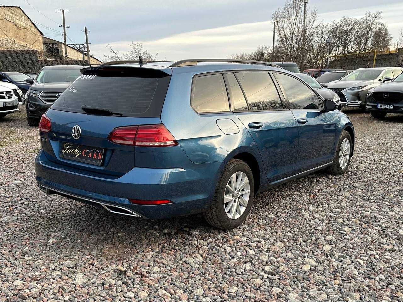 Авто Volkswagen Golf 2019