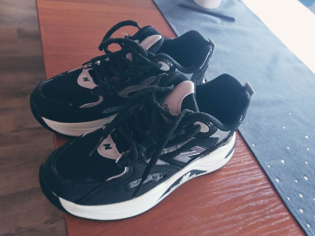 Buty snikersy czarno biale nowe 36 wiazane