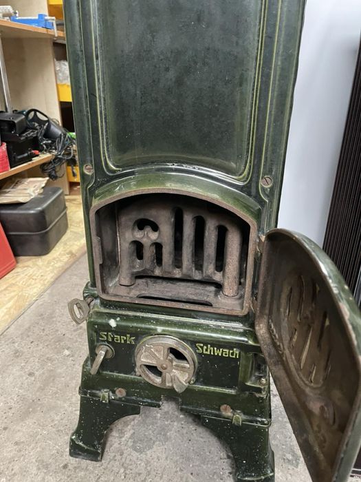 Старовина дровʼяна піч «буржуйка»