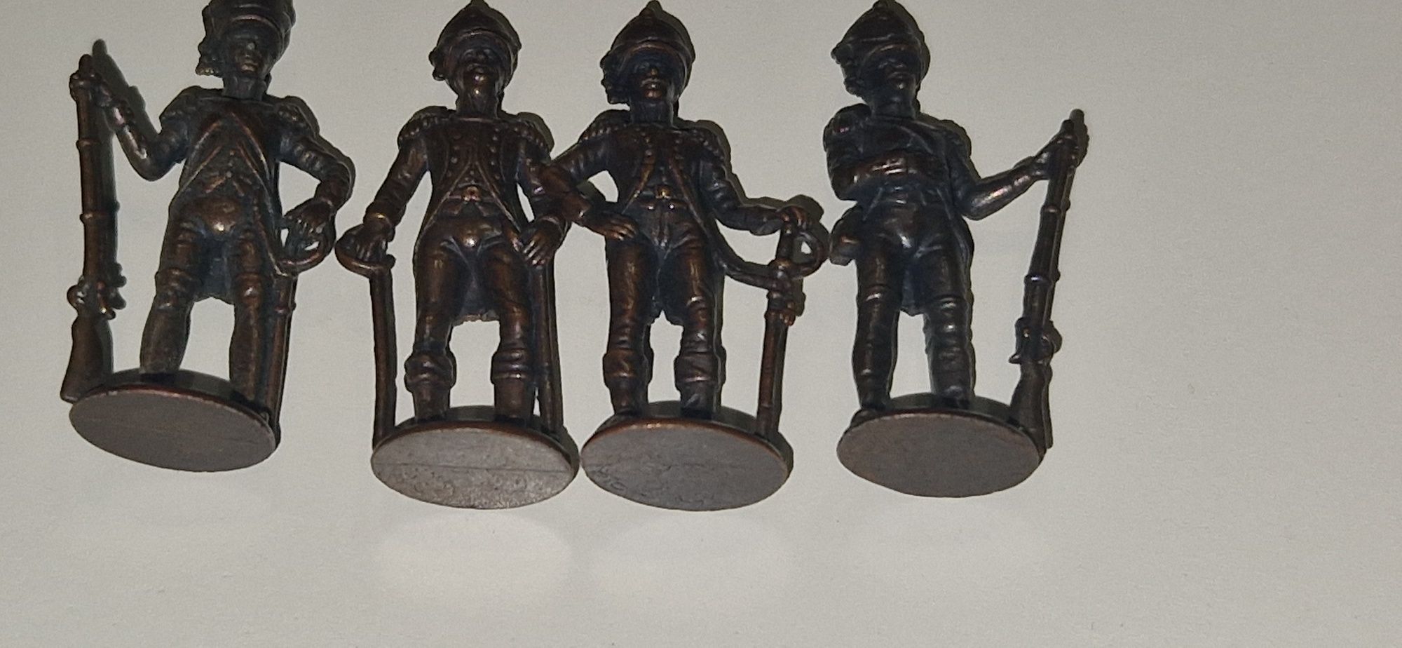 Metalowe figurki, żołnierzyki z kinder niespodzianka