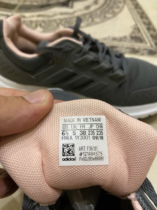 Нові жіночі кросівки Adidas для бігу