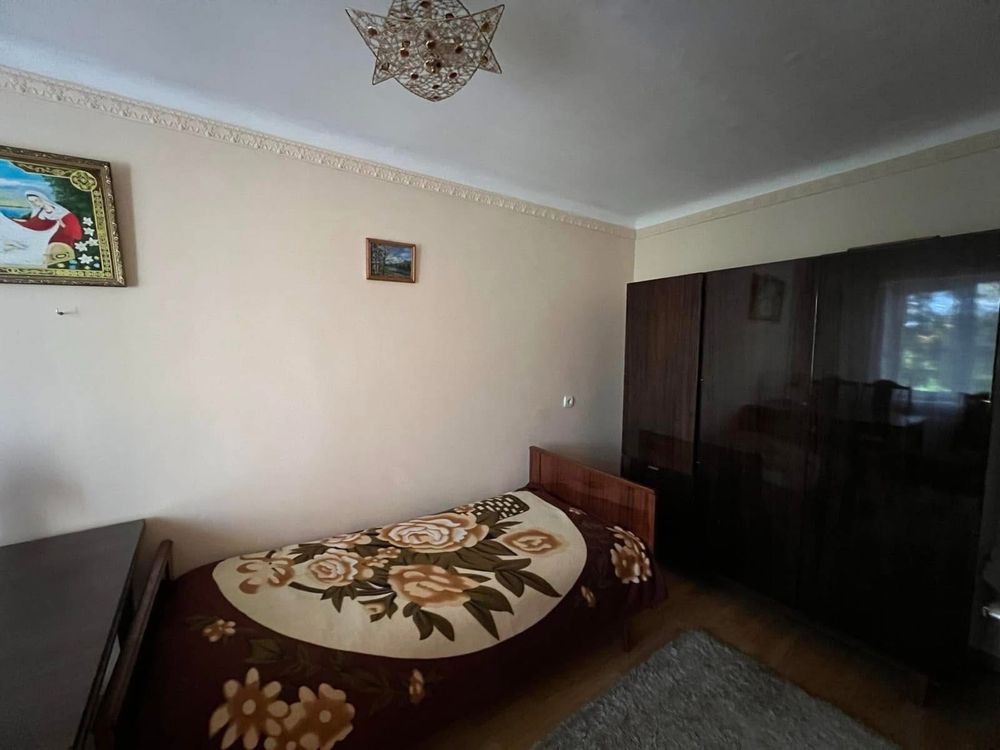 Продаж двохкімнатної набережна.