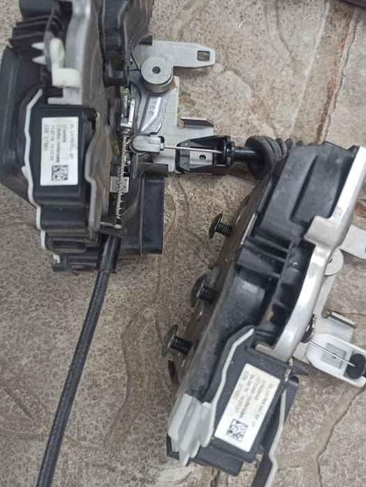 Продам запчасти на двери volvo цx40