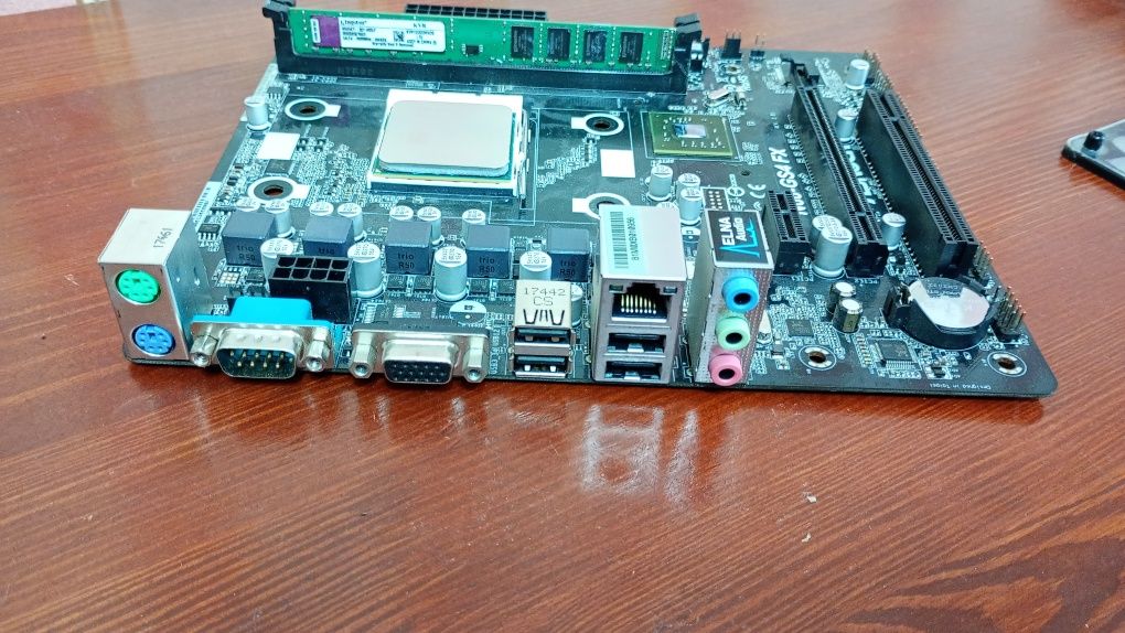 Материнка ASRock N68-GS4 FX