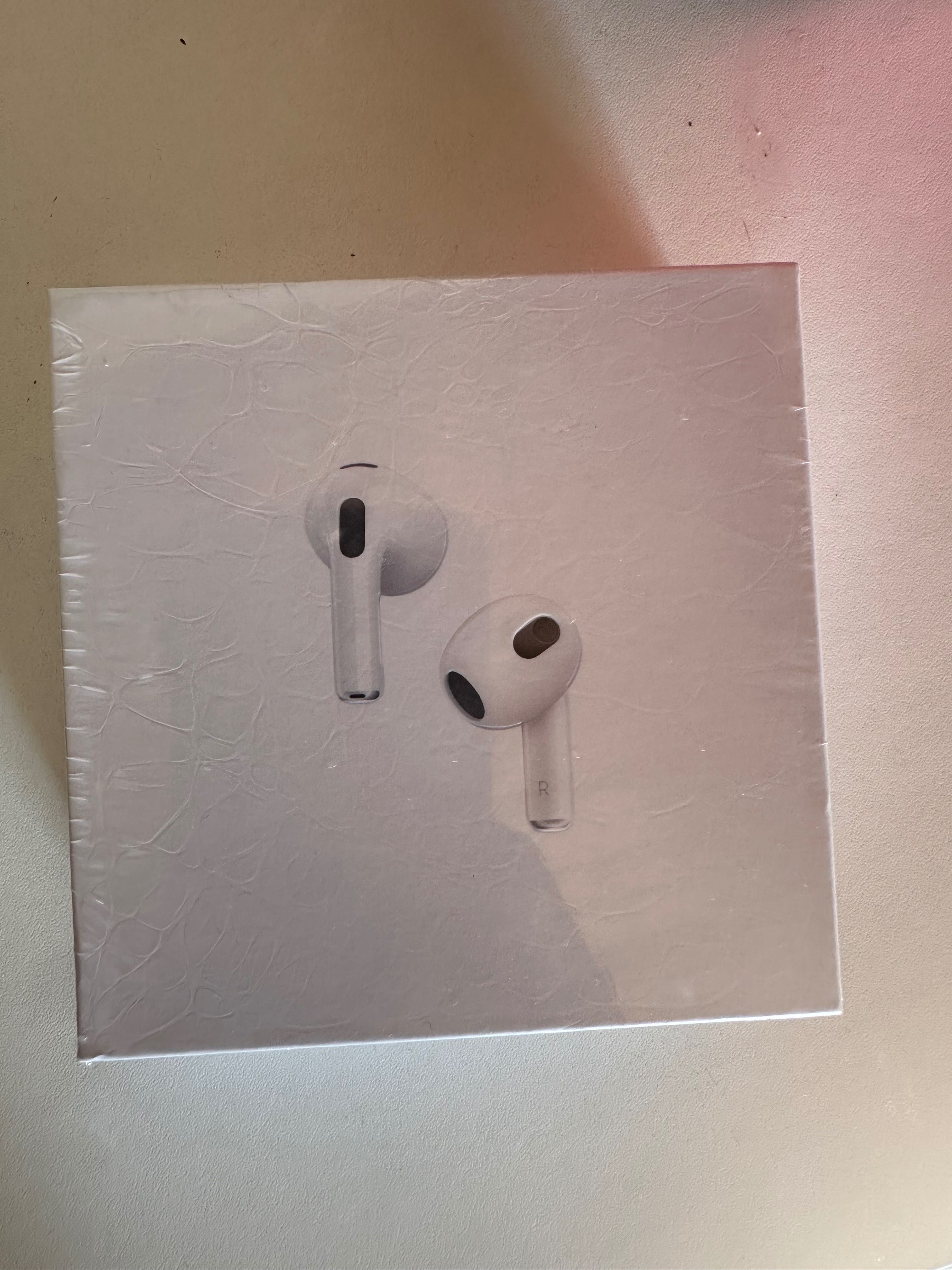 Airpods 3.ª (Geração) + Caixa de Carregamento Lightning