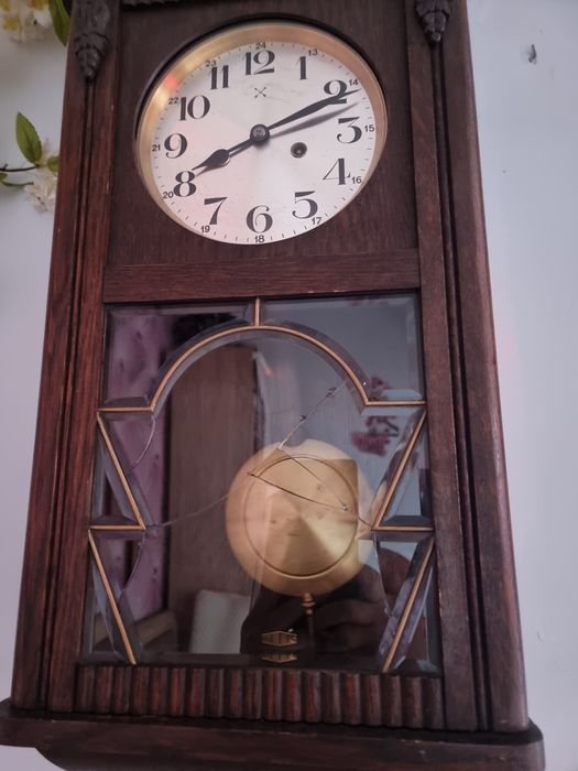 Witam  mam do sprzedania stary zegar HAU