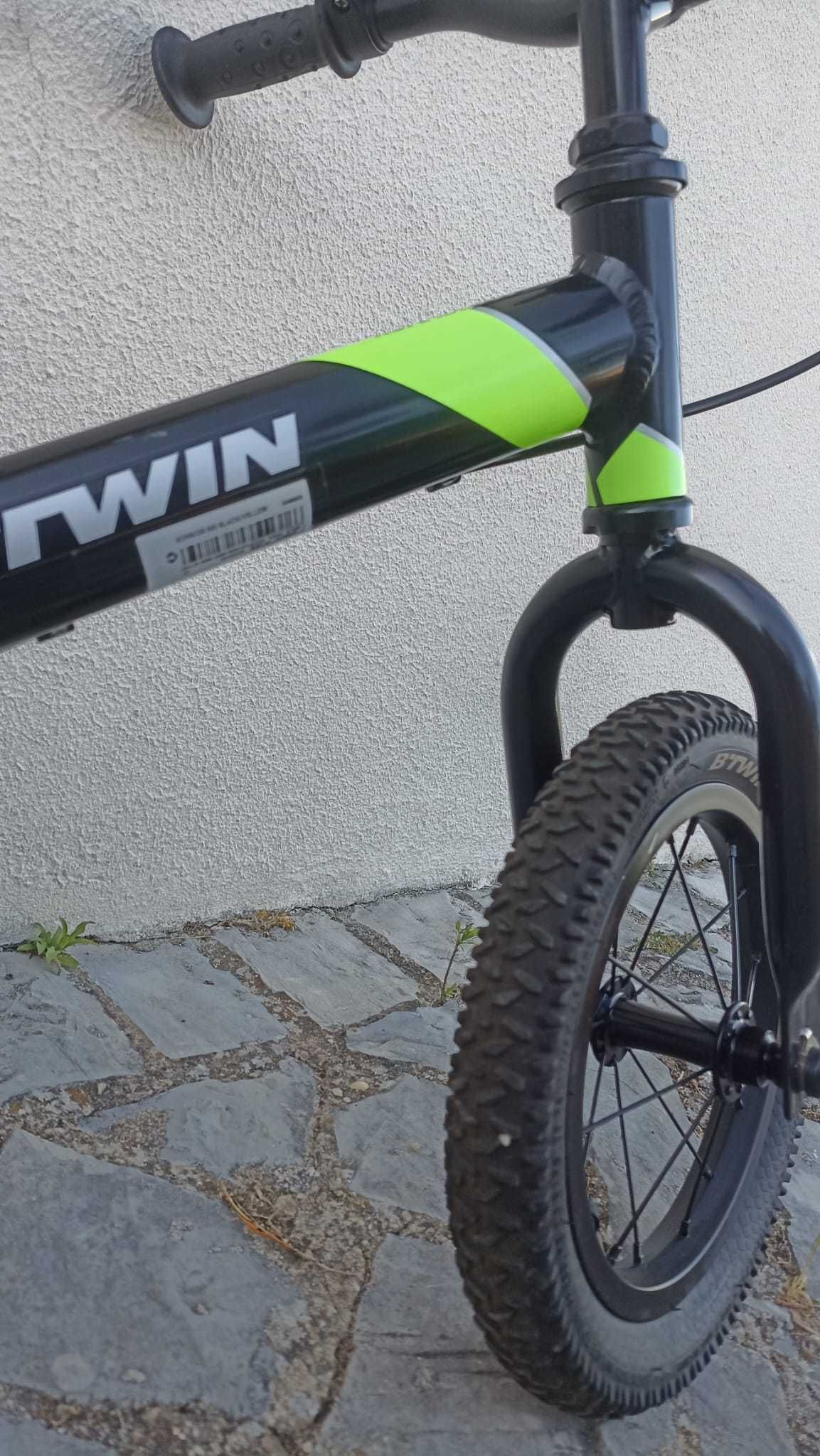 Bicicleta de equilíbrio semi-nova