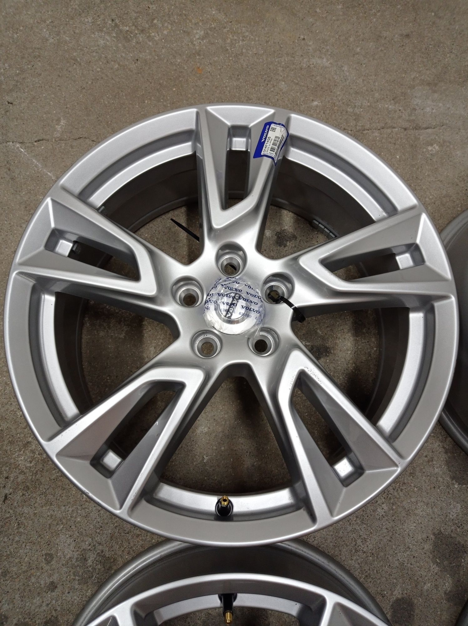 Felgi aluminiowe Volvo V90 XC60 7.5Jx18 ET 50.5 5x108 NOWE