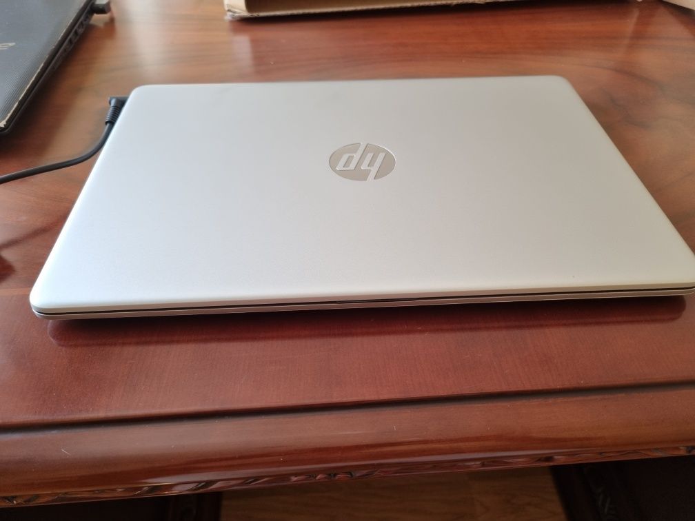 Продам ноутбук HP 15-dy5059nr i5-1235U 8GB Ram 256GB SSD Win 11