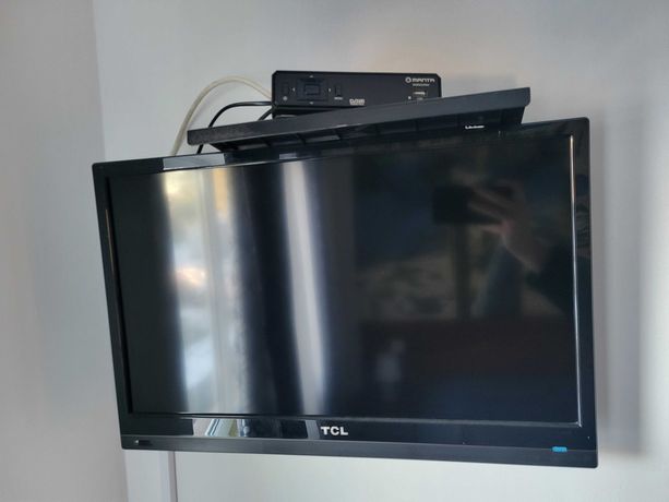 Sprzedam Telewizory 22" z dekoderem - gratis półeczka na dekoder